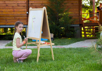 Рисующая девочка